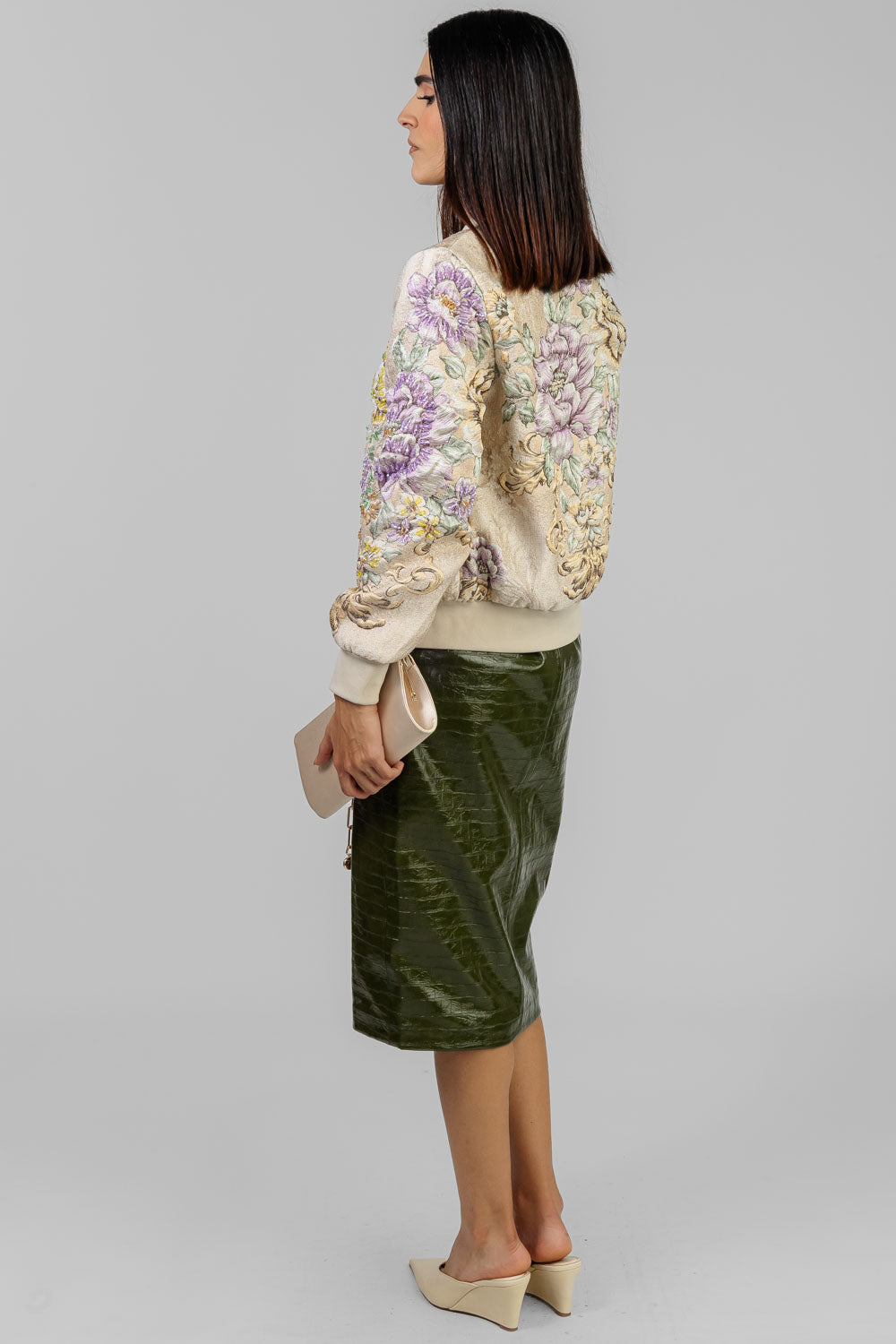 CHAQUETA BOMBER BORDADO LILA