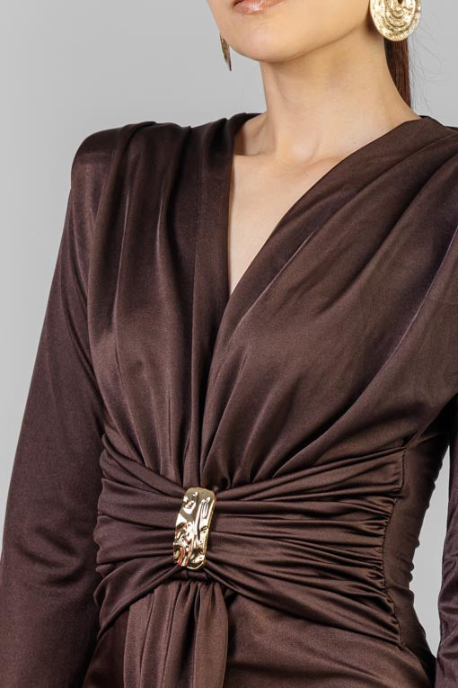 VESTIDO FRUNCES BROCHE DORADO