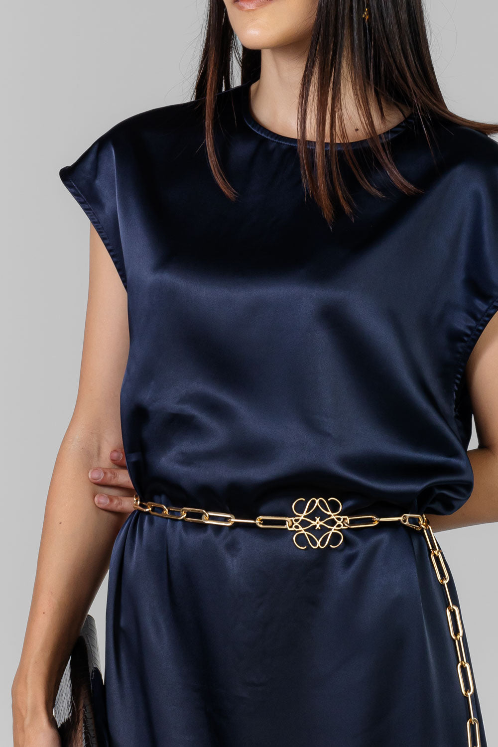 VESTIDO SATINADO AZUL MARINO
