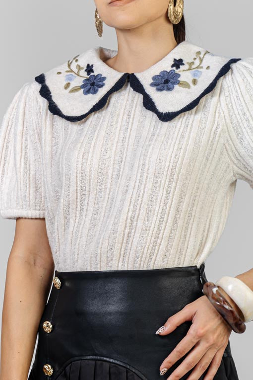 BLUSA CUELLO BORDADO